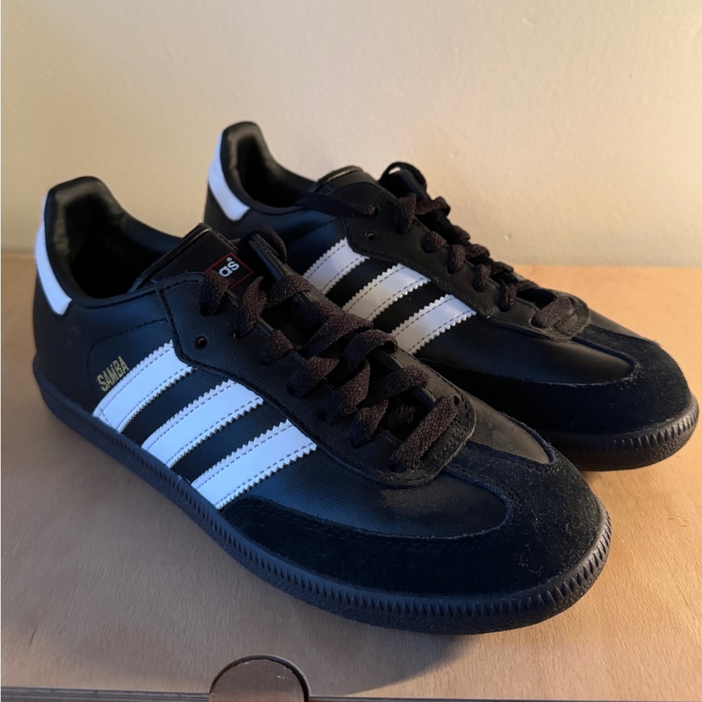 New Adidas Sambas, size M 6.5/ W 7.5 New/Never Worn
